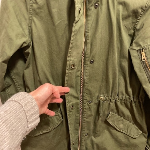 Gap kids zip up green cargo jacket with hood. - Picture 7 of 10